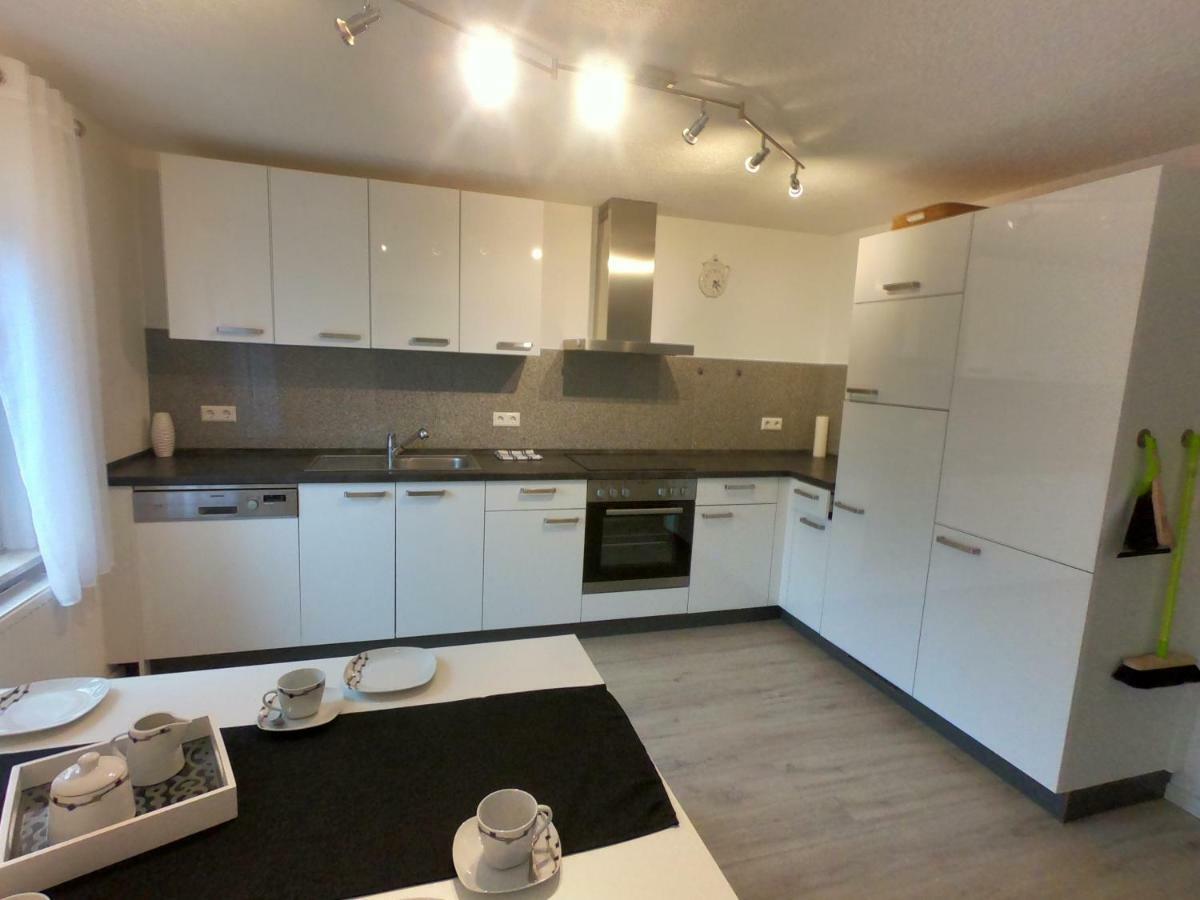 Moderne Helle 2,5 Zimmer Wohnung Mit Grossem Bad Und Kueche In Trossingen Kültér fotó