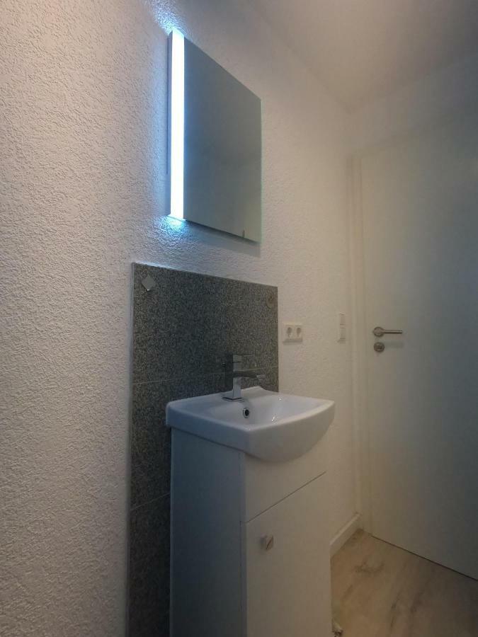 Moderne Helle 2,5 Zimmer Wohnung Mit Grossem Bad Und Kueche In Trossingen Kültér fotó