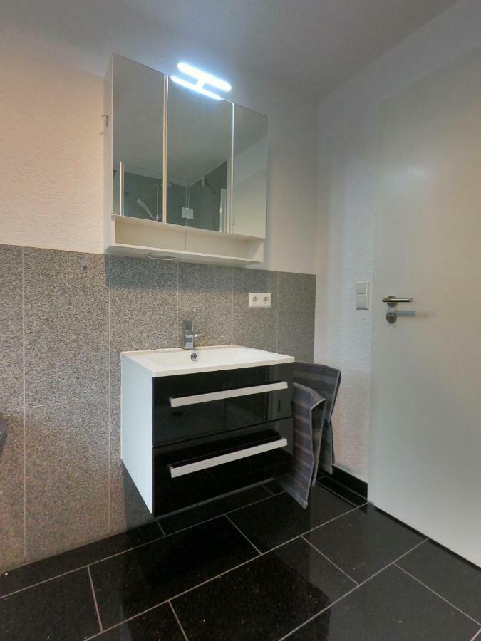 Moderne Helle 2,5 Zimmer Wohnung Mit Grossem Bad Und Kueche In Trossingen Kültér fotó